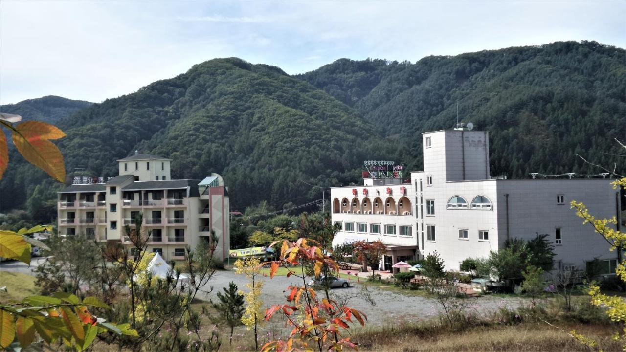 Hongcheon Resortel Exterior foto